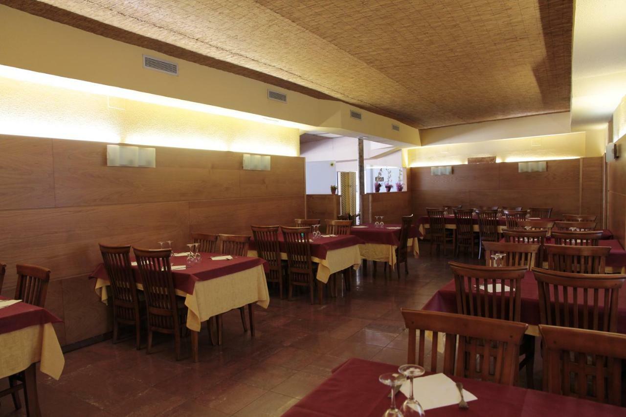 Hotel Tirso De Molina Almazán Exterior foto